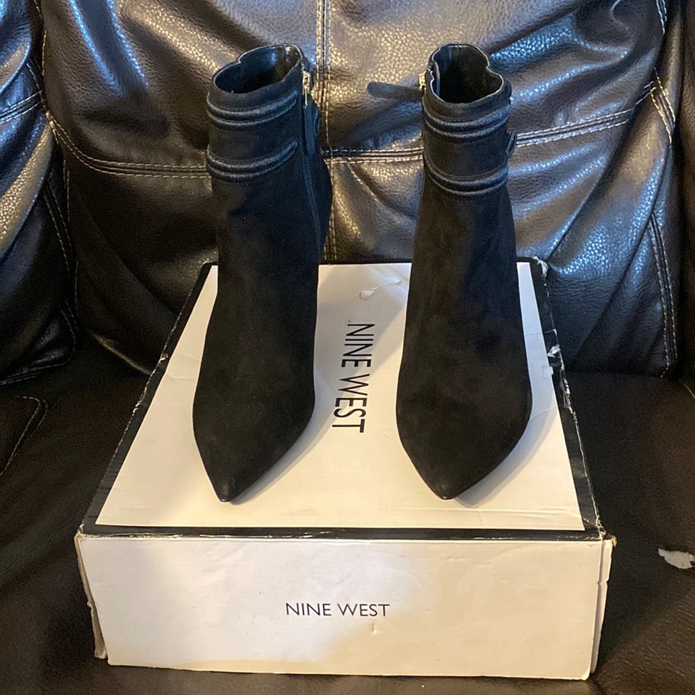 Nine West Black enclosed heels